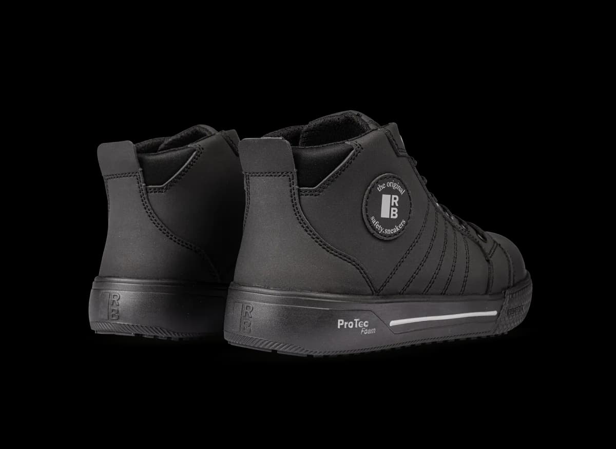 Achter aanzicht van een paar Red Brick Beater High