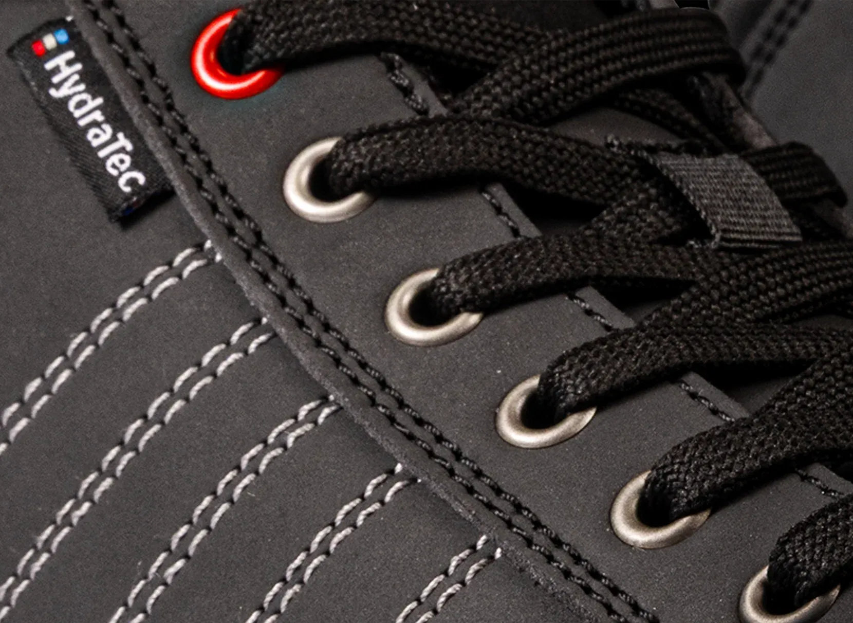 Close up van veterringen Redbrick Splash werkschoenen