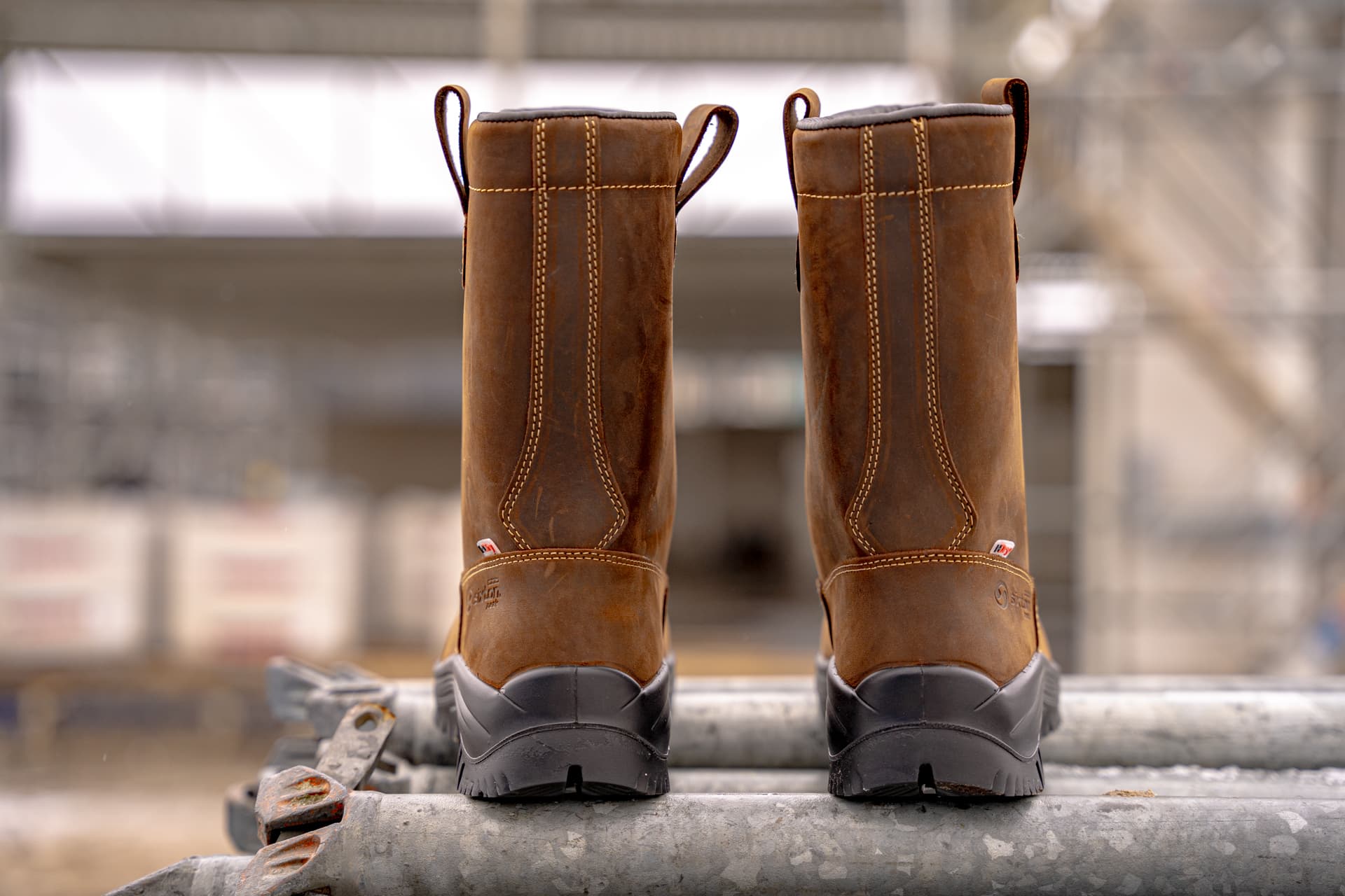 die Rückseite eines Paares Sixton Montana Arbeitsstiefel