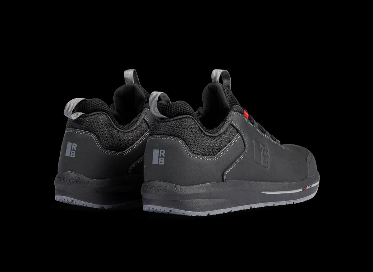 Rückansicht eines Paares Redbrick Motion Low Sicherheitsschuhe