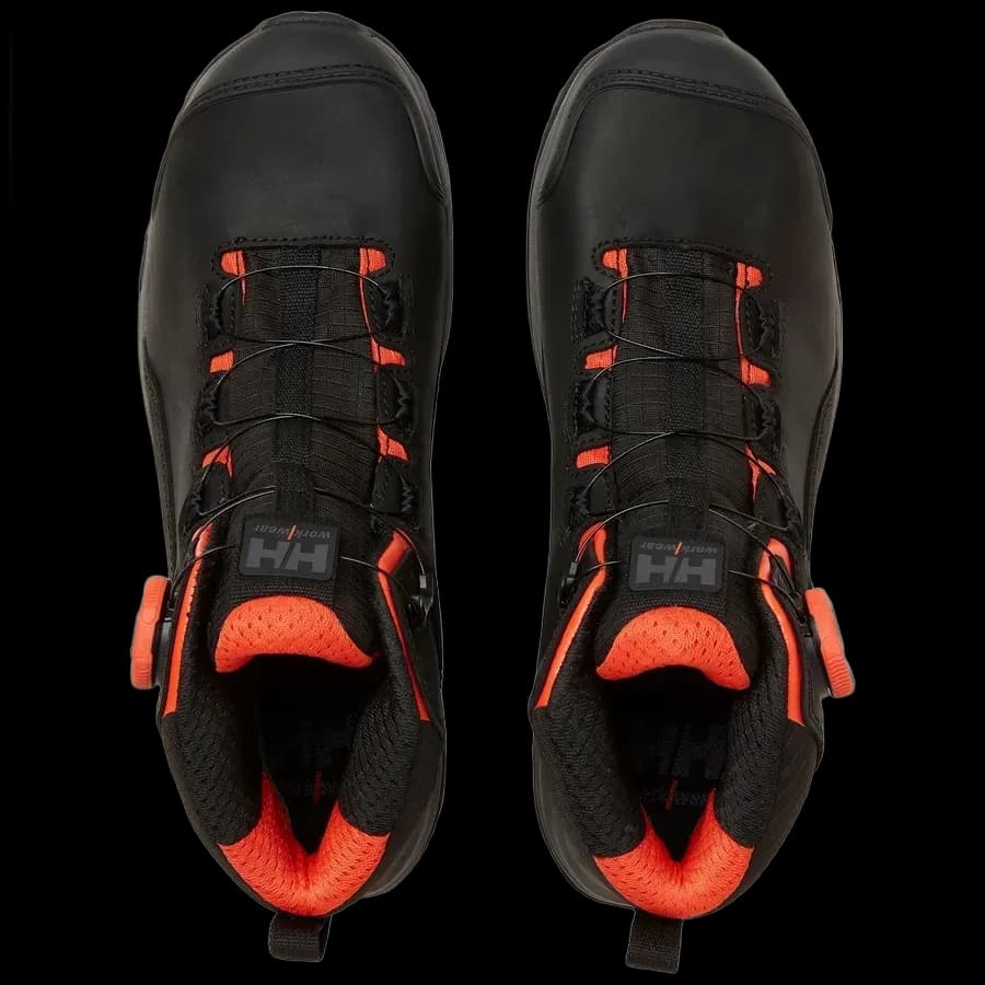 Widok z góry na parę Helly Hansen Manchester LTR Mid Boa S7S