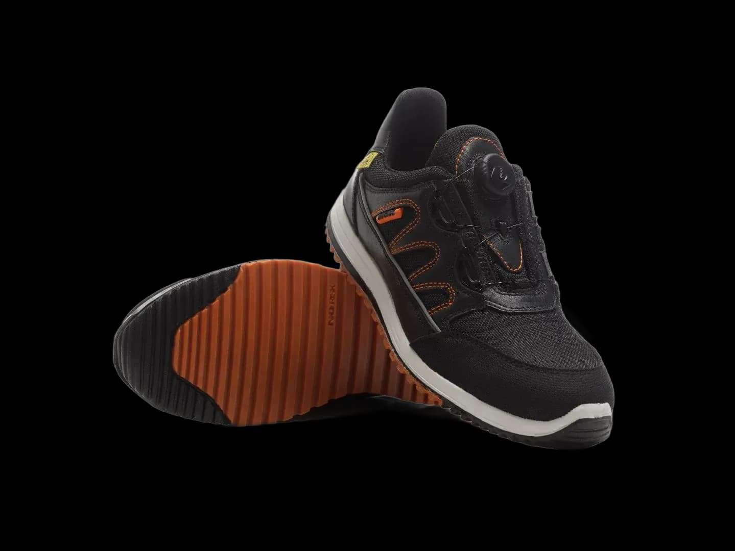Een paar No Risk Sprinter werkschoenen gestapeld