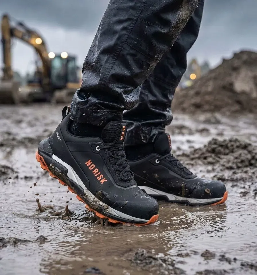 Sfeerafbeelding No Risk Athletic Low STX Orange op natte bouwplaats