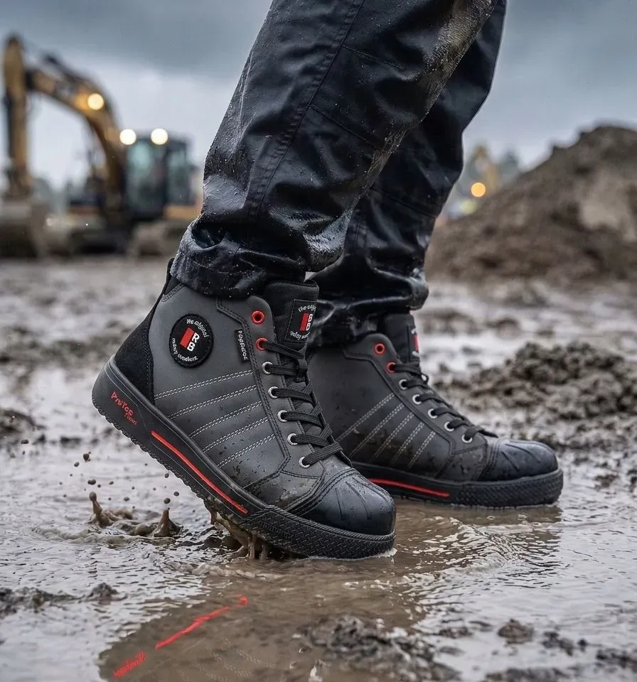 Sfeerafbeelding Redbrick Splash Sneaker op natte bouwplaats
